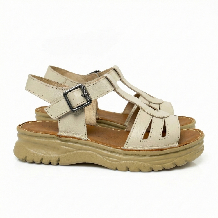 سابوه حريمي جلد طبيعي لون بيج بخياطة هاند ميد ونعل طبي مريح مع كعب 2 سم